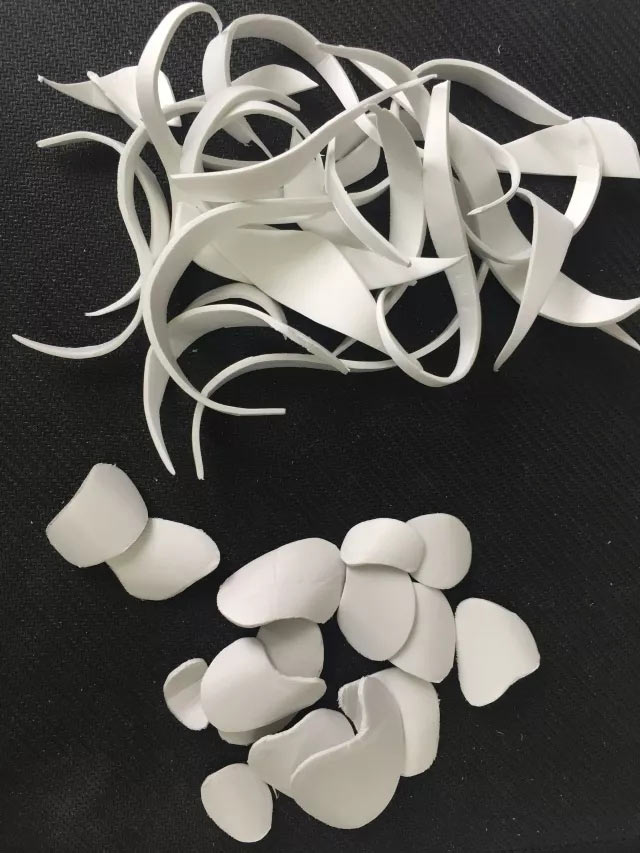 引導觀眾對材料（雪弗板等）進行建筑幾何形的分割與再利用