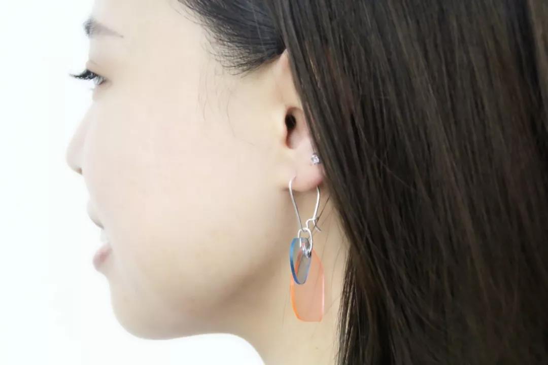 冰冰龍蝦片耳環(huán)