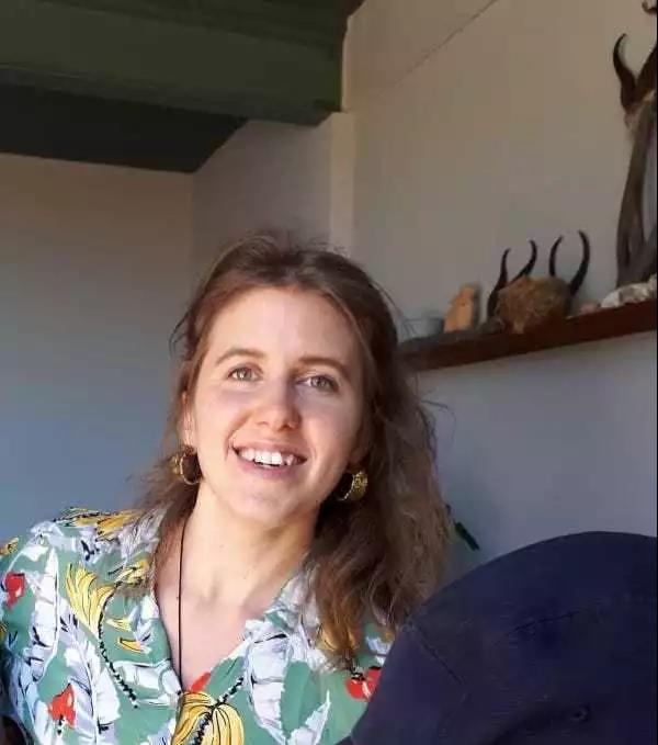 Gussie van der Merwe是一位南非當代首飾藝術家